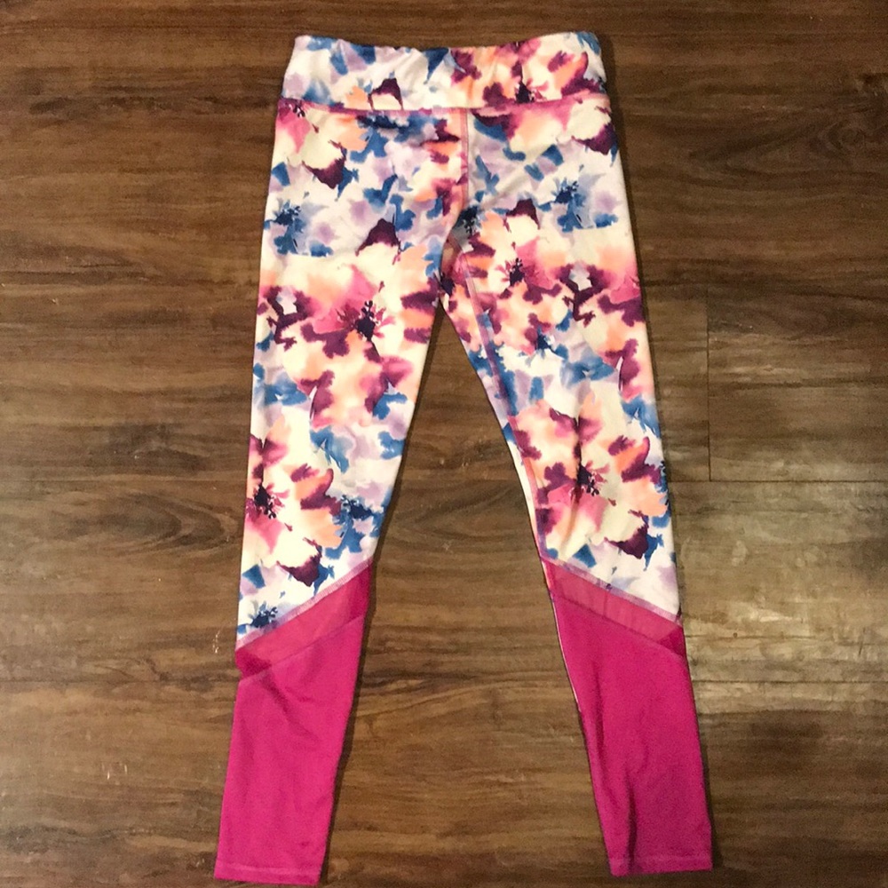 old navy active wear leggings with mesh cutouts